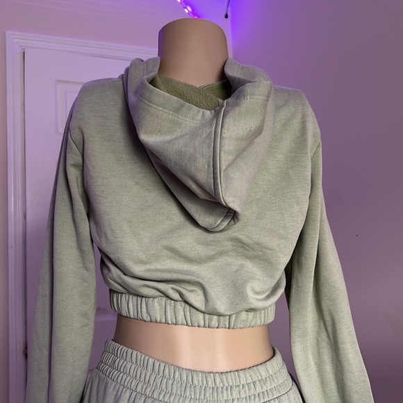 Two piece set - Picture 7 of 8